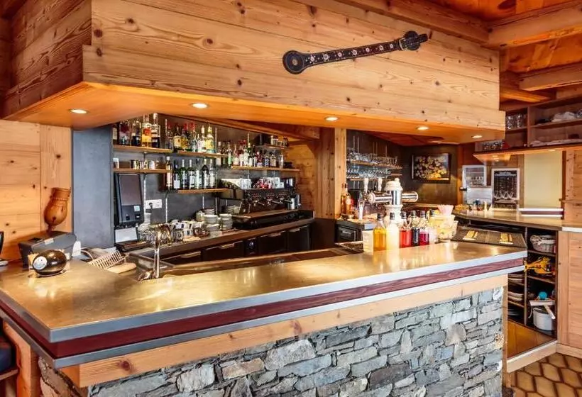 Отель Le Relais Du Petit Saint Bernard