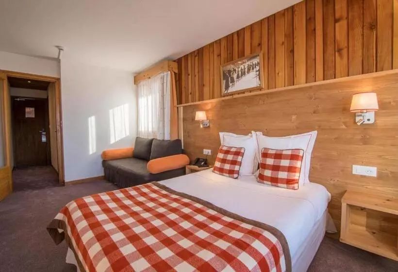 Отель Le Relais Du Petit Saint Bernard