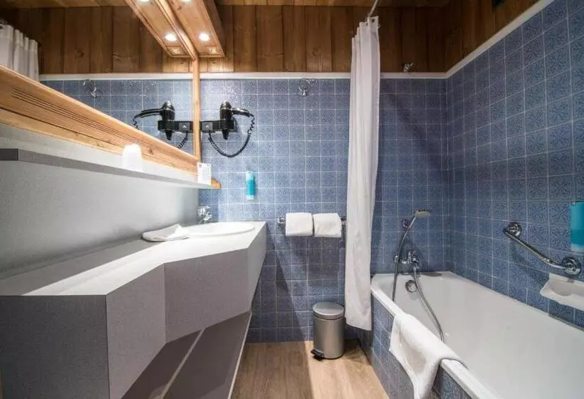 Отель Le Relais Du Petit Saint Bernard