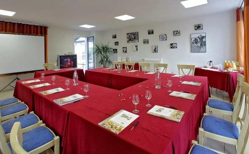 Hotelli Logis Auberge De La Truffe