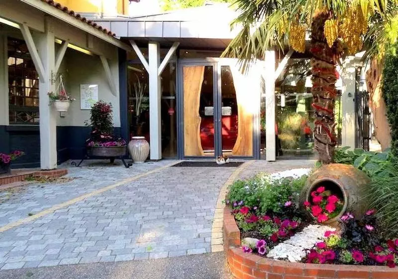 ホテル Logis Hôtel Restaurant Chez Nous