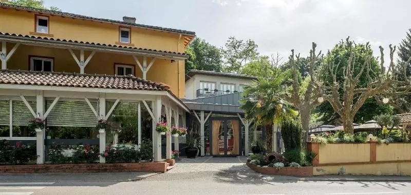 ホテル Logis Hôtel Restaurant Chez Nous