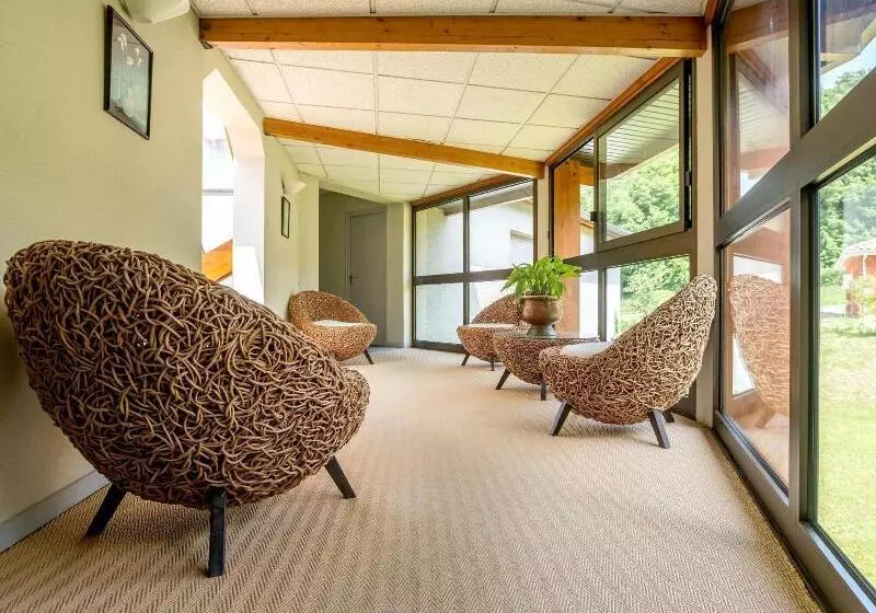 ホテル Logis Hôtel Restaurant Chez Nous