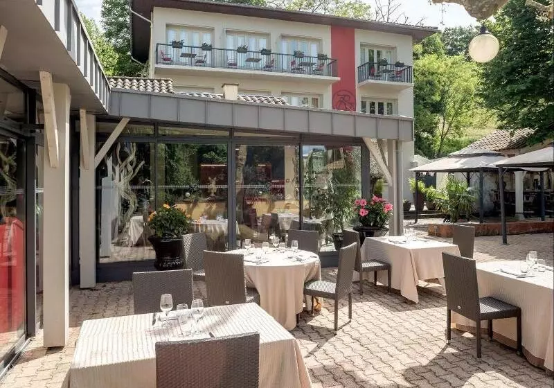 ホテル Logis Hôtel Restaurant Chez Nous