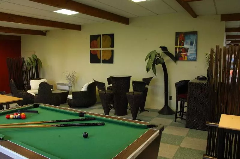 ホテル Logis Hôtel Restaurant Chez Nous