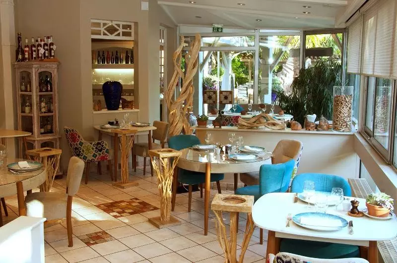 ホテル Logis Hôtel Restaurant Chez Nous