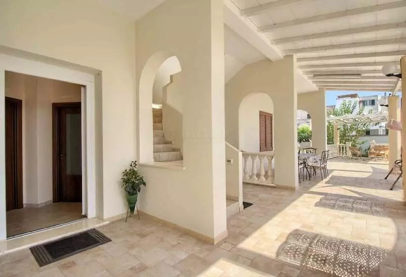 Aamiaismajoitus (B&B) Triple Room City Centre With Ac,wifi,garden,bike