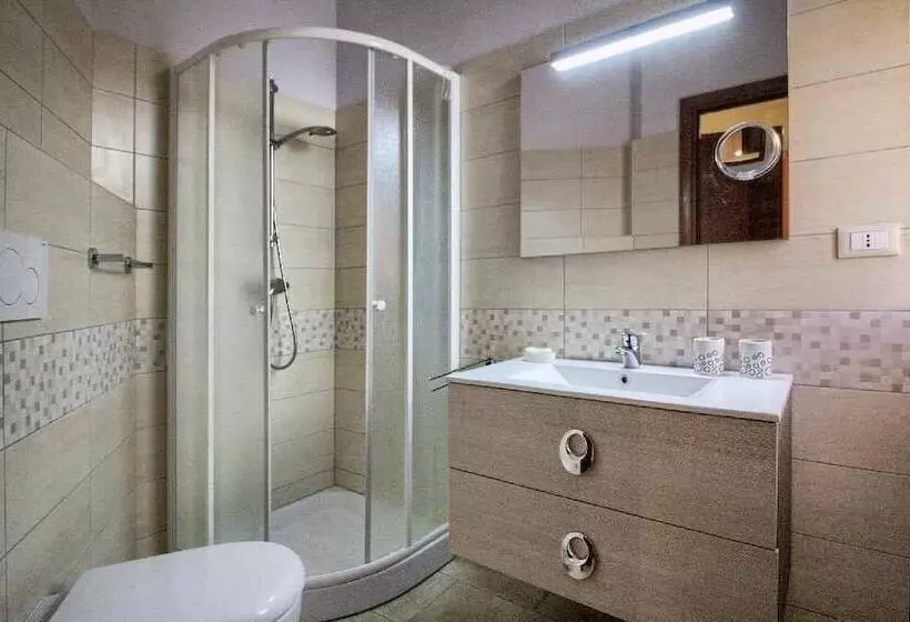 Aamiaismajoitus (B&B) Triple Room City Centre With Ac,wifi,garden,bike