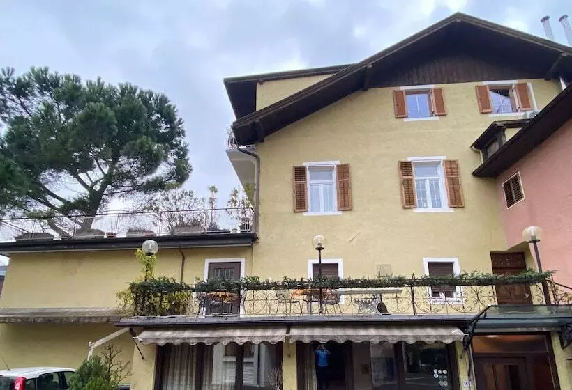 Hotelli Gasthof Albergo Ressmair