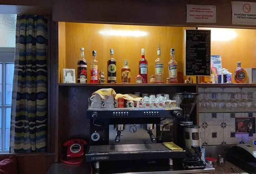 Hotelli Gasthof Albergo Ressmair