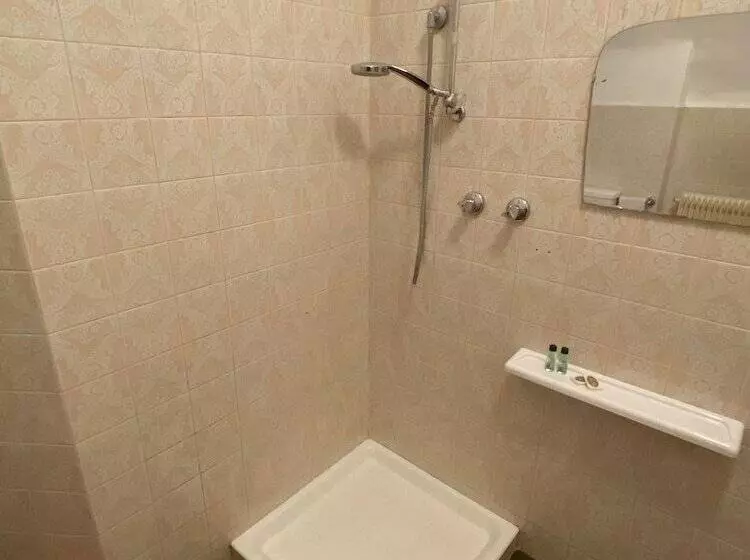 Hotelli Gasthof Albergo Ressmair