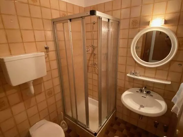 Hotelli Gasthof Albergo Ressmair