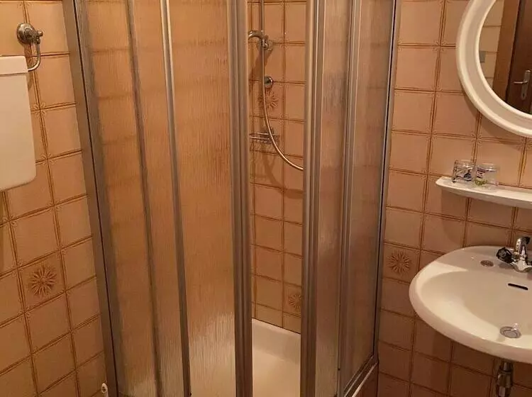 Hotelli Gasthof Albergo Ressmair