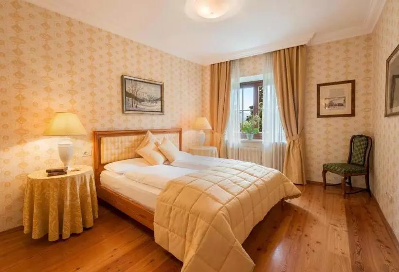 Aamiaismajoitus (B&B) Schloss Paschbach