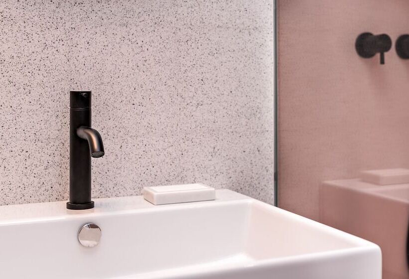 بنسيون Microcosmo La Spezia