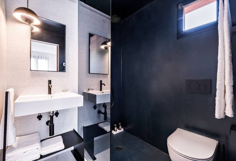 بنسيون Microcosmo La Spezia