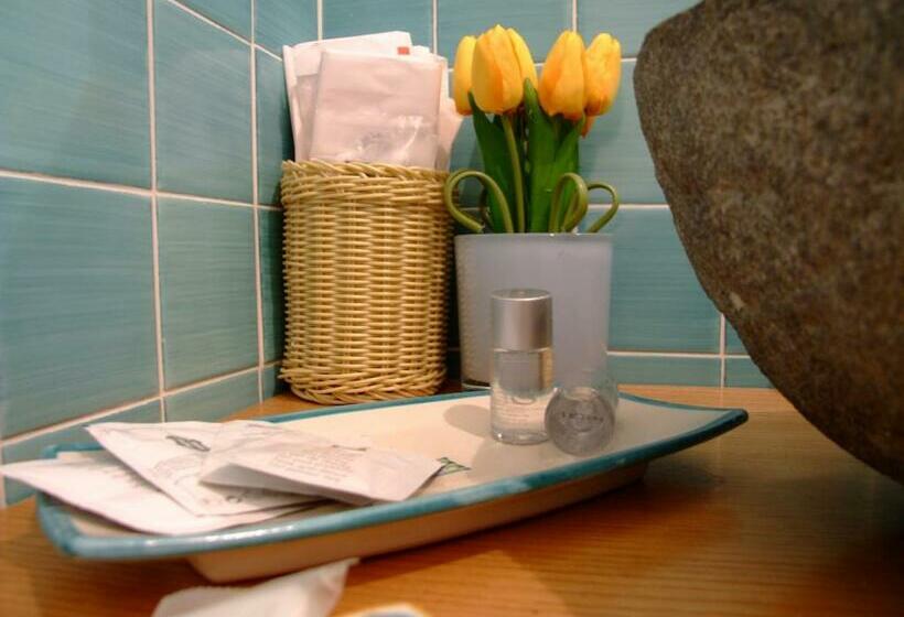 تختخواب و صبحانه L Una Di Notte