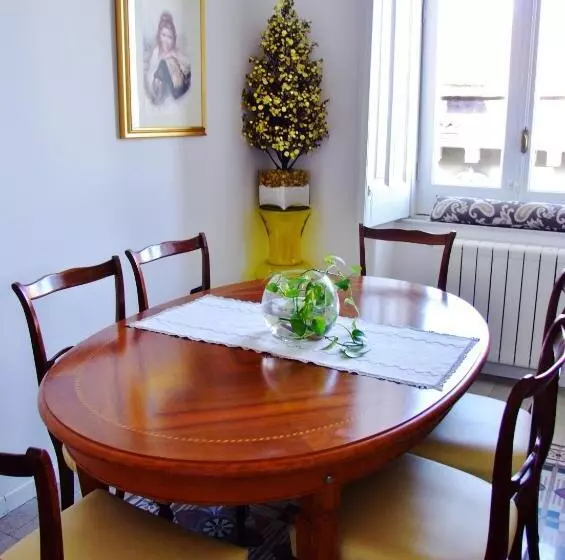 تختخواب و صبحانه L Una Di Notte