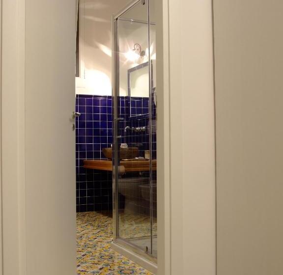 تختخواب و صبحانه L Una Di Notte