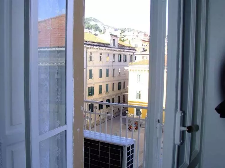 تختخواب و صبحانه L Una Di Notte