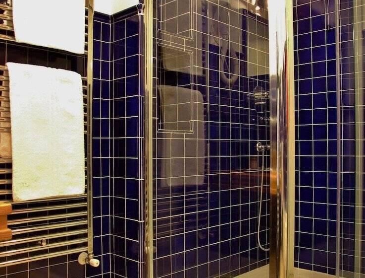 تختخواب و صبحانه L Una Di Notte