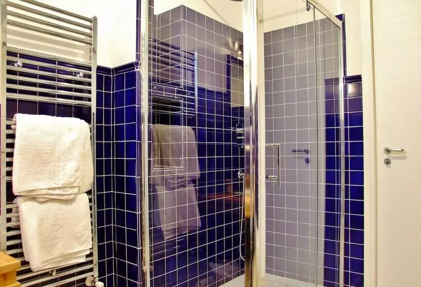 تختخواب و صبحانه L Una Di Notte