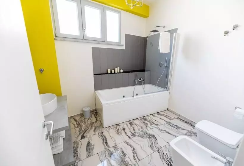 Aamiaismajoitus (B&B) Monca S House