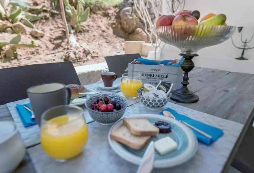 تختخواب و صبحانه Naturarte Guesthouse