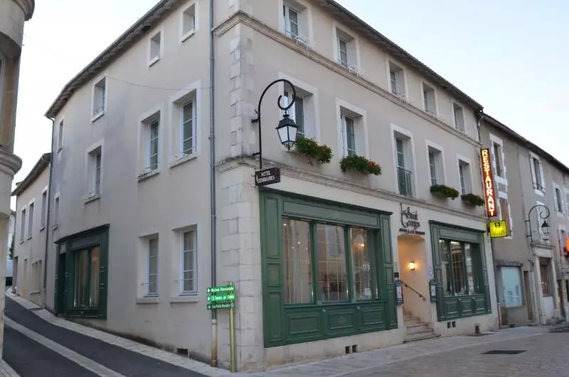 Отель Logis Hôtel Le Saint Georges