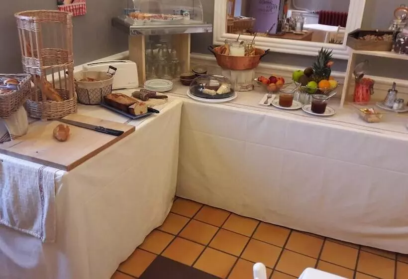 Отель Logis L Auberge Bourbonnaise