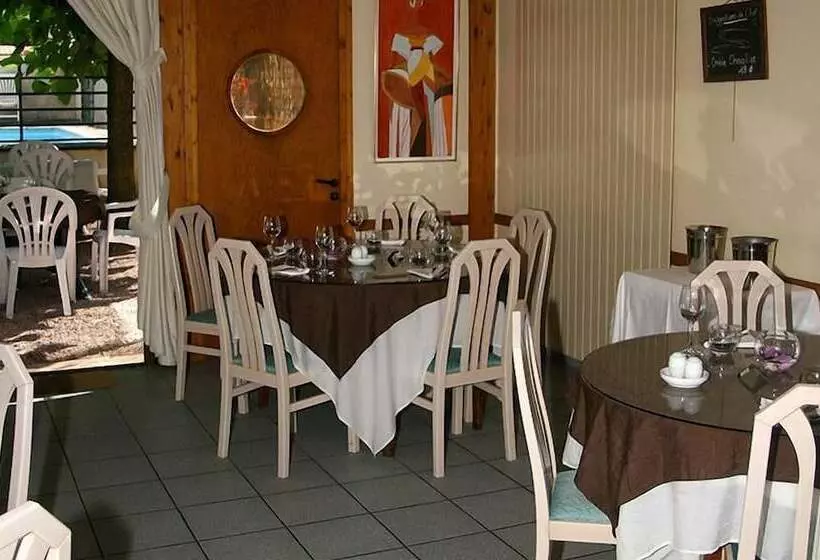 Отель Logis L Auberge Bourbonnaise