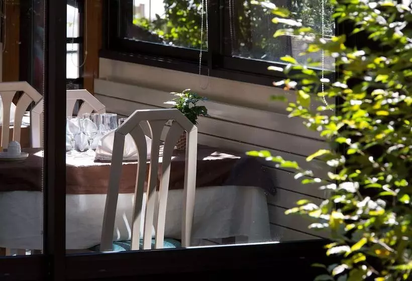 Отель Logis L Auberge Bourbonnaise