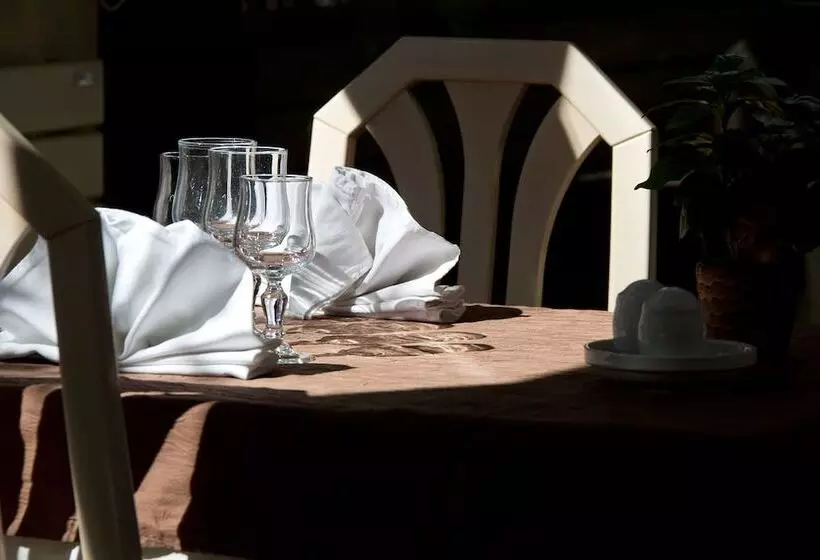 Отель Logis L Auberge Bourbonnaise