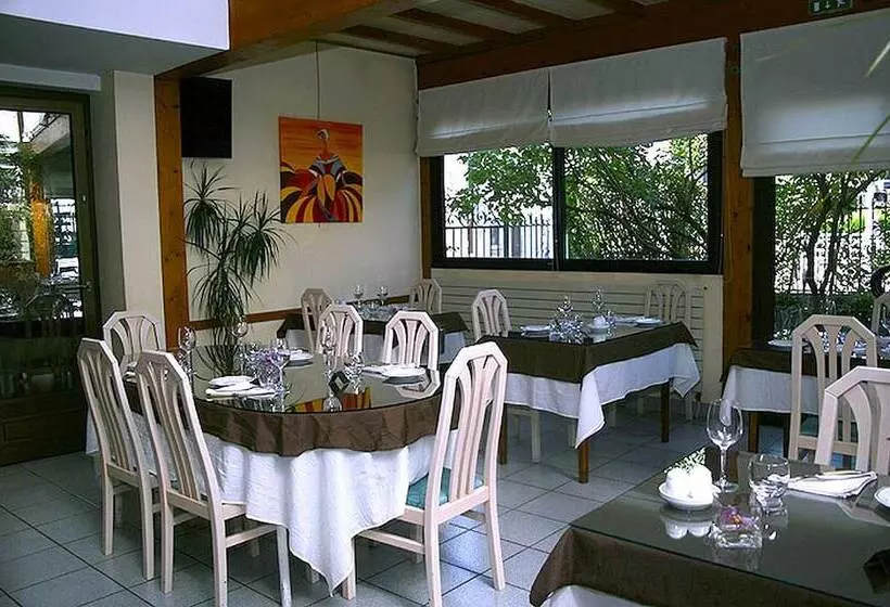 Отель Logis L Auberge Bourbonnaise