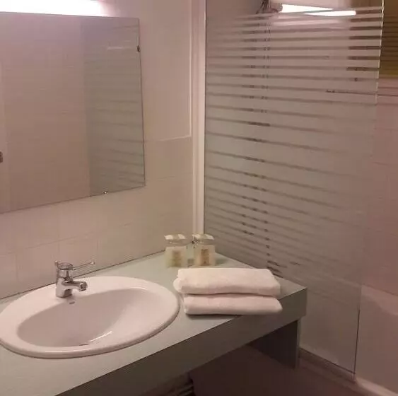 Отель Logis L Auberge Bourbonnaise