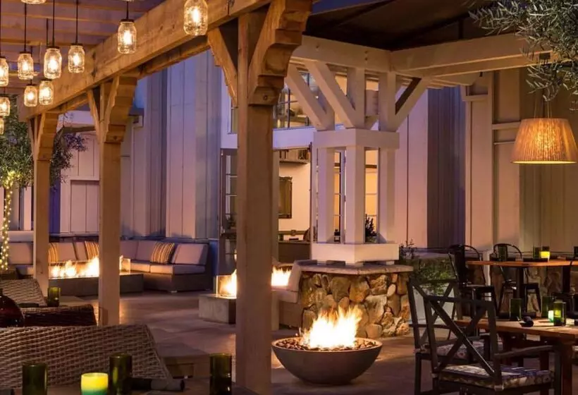 Отель River Terrace Inn, A Noble House