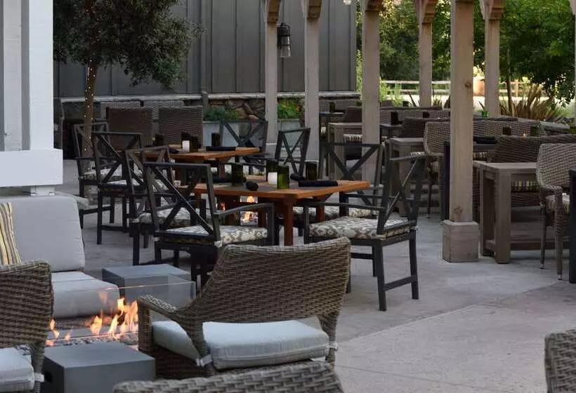 Отель River Terrace Inn, A Noble House