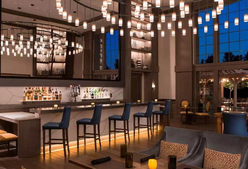 Отель River Terrace Inn, A Noble House