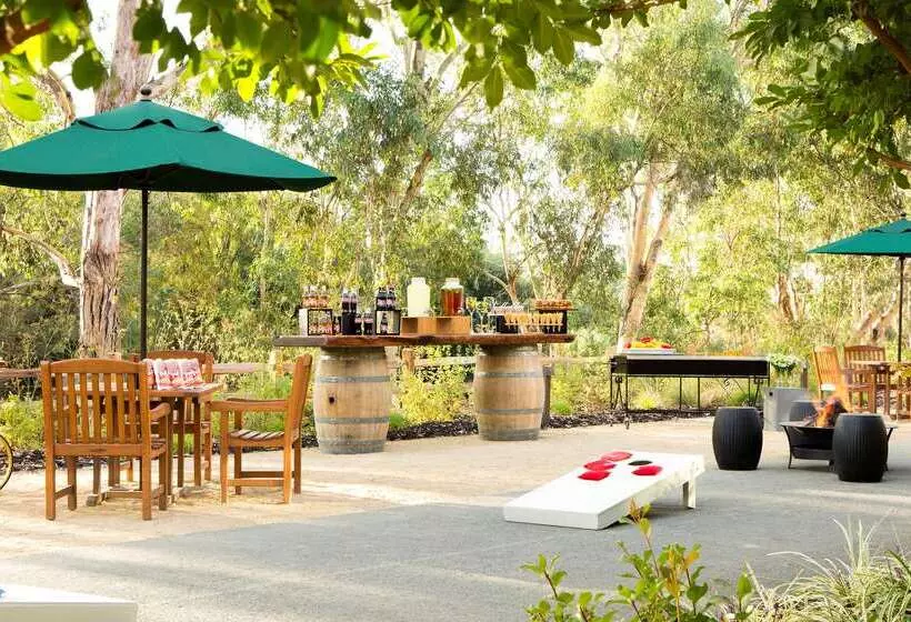 Отель River Terrace Inn, A Noble House