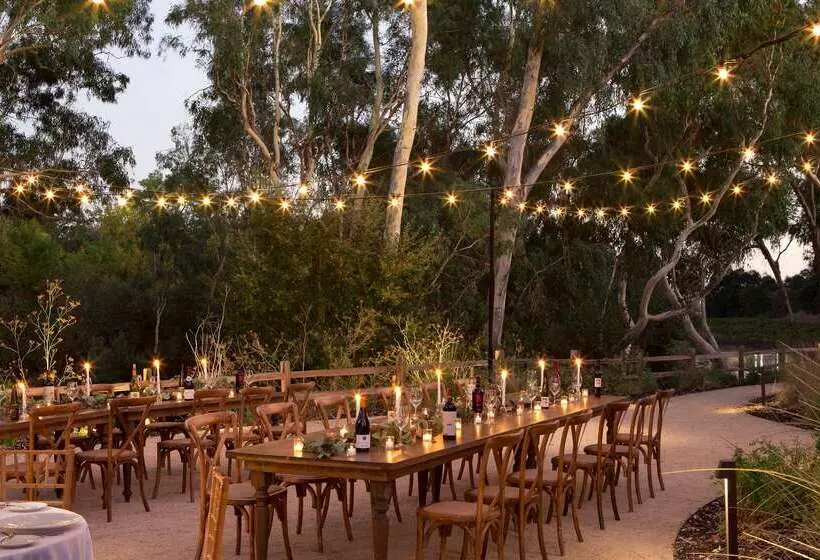 Отель River Terrace Inn, A Noble House