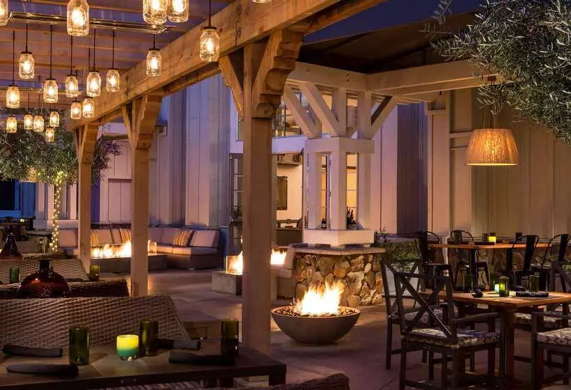 Отель River Terrace Inn, A Noble House