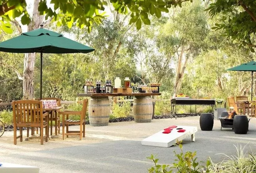 Отель River Terrace Inn, A Noble House