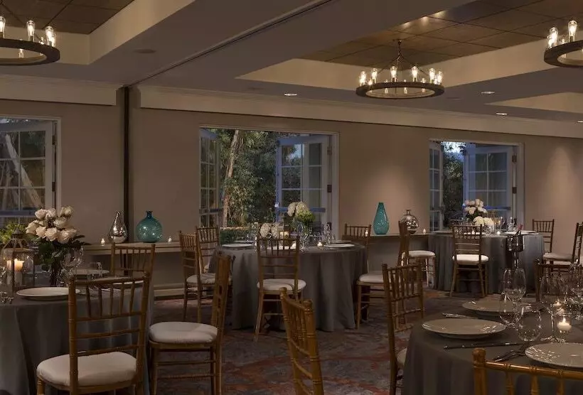 Отель River Terrace Inn, A Noble House