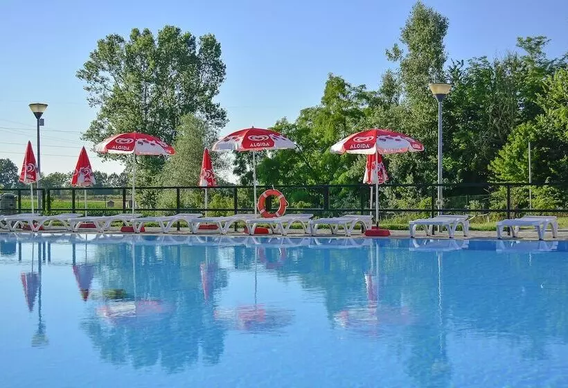 Отель Tenuta Larenzania