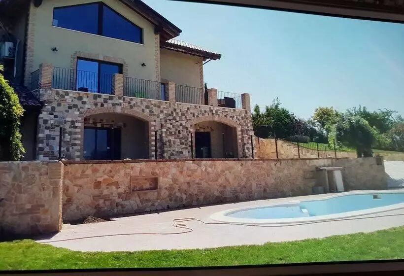 تختخواب و صبحانه La Bella Vista