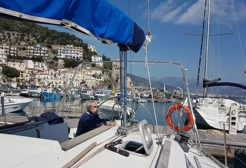 Hotelli B & Boat Cetara And Travel