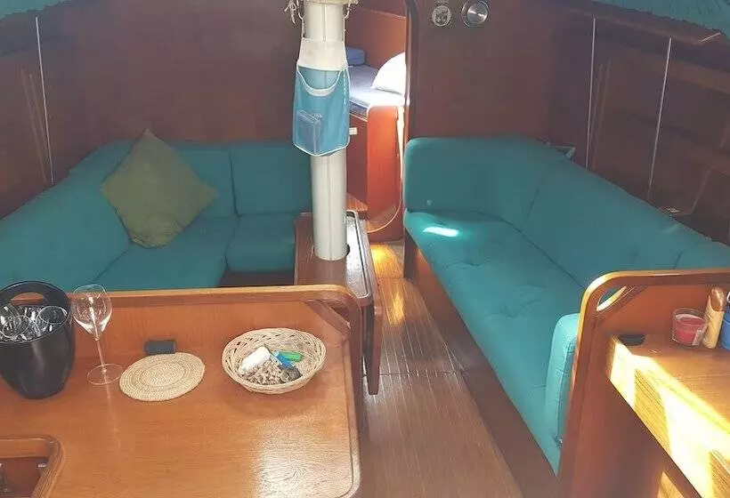 Hotelli B & Boat Cetara And Travel