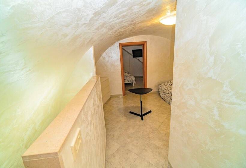 פנסיון Sopramonte House