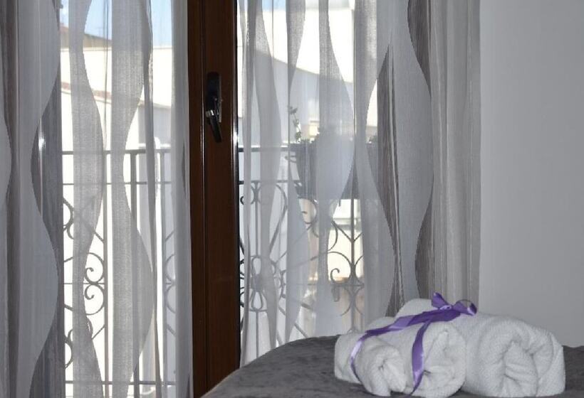 تختخواب و صبحانه Alma Nua