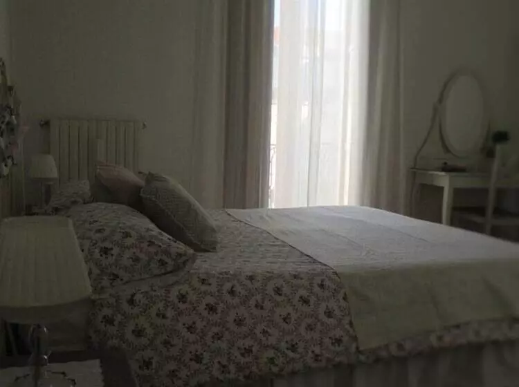 تختخواب و صبحانه La Terrazza Del Poeta